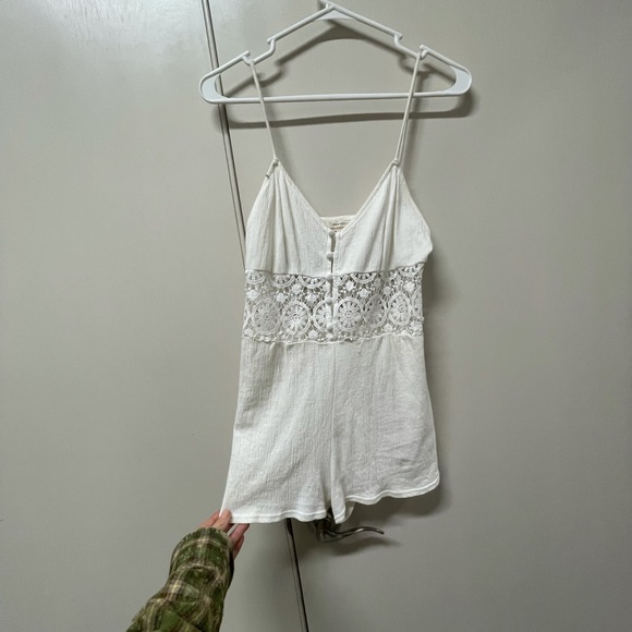 White linen romper - Urban Outfitters - Picture 4 of 12
